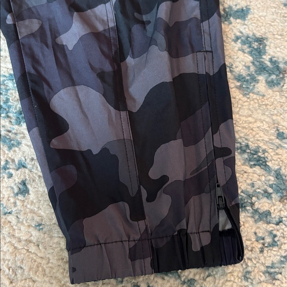Old Navy Active StretchTech Camouflage Pants - Picture 3 of 3